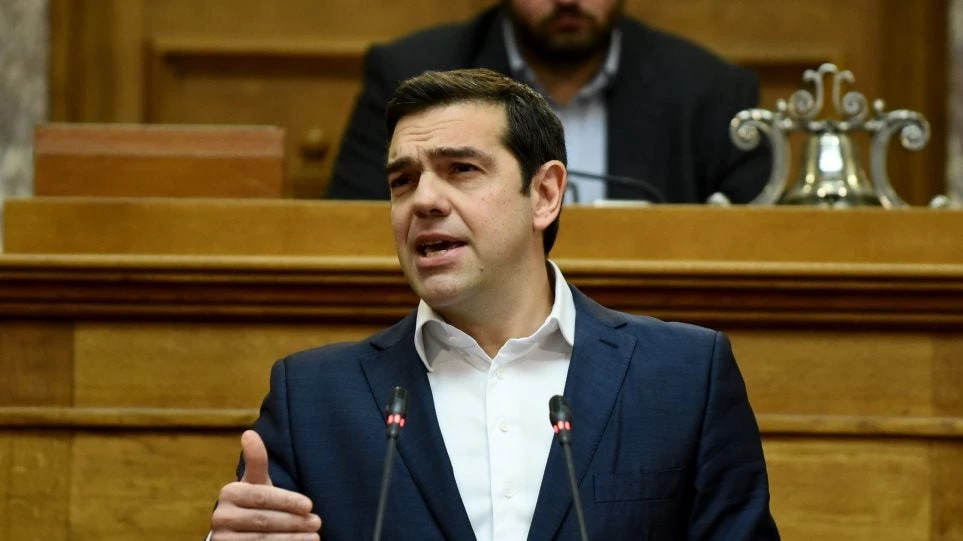 Με νύχια και με δόντια κρατιέται ο Τσίπρας στην καρέκλα – Τα πάντα θυσιάζει στο βωμό των εκλογών